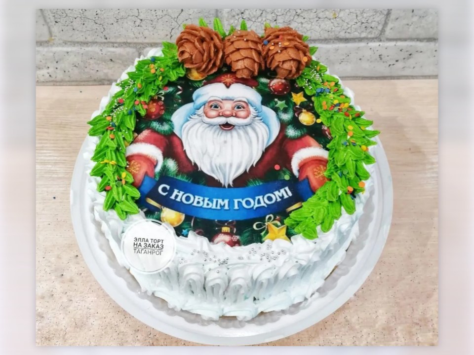 Новогодний торт с кремовыми шишками