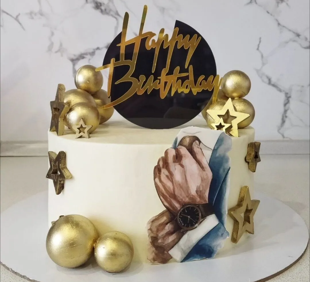 Мужской торт «Happy Birthday» с золотыми сферами, звёздами и силуэтом часов