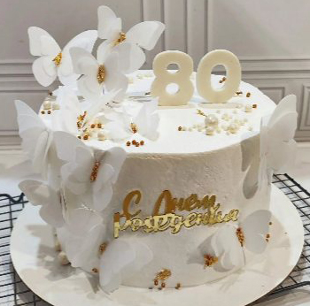 Юбилейный торт на 80 лет с белыми бабочками